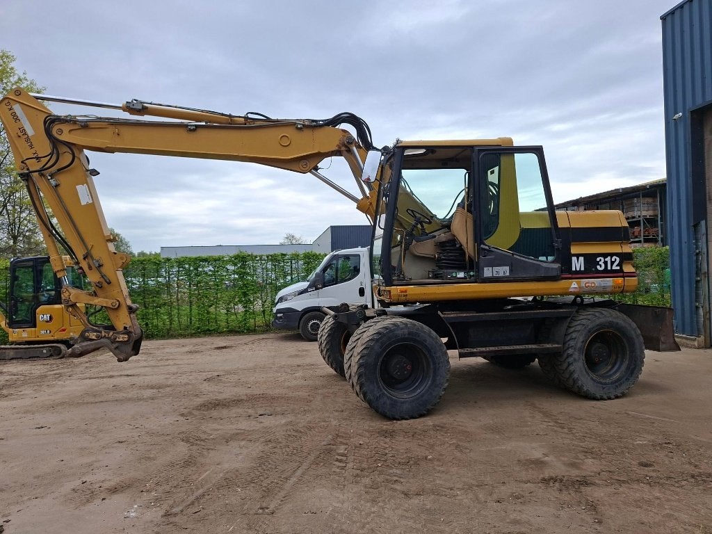 grue à pneus Caterpillar 15t, Articles professionnels, Machines & Construction | Grues & Excavatrices, Enlèvement, Excavatrice