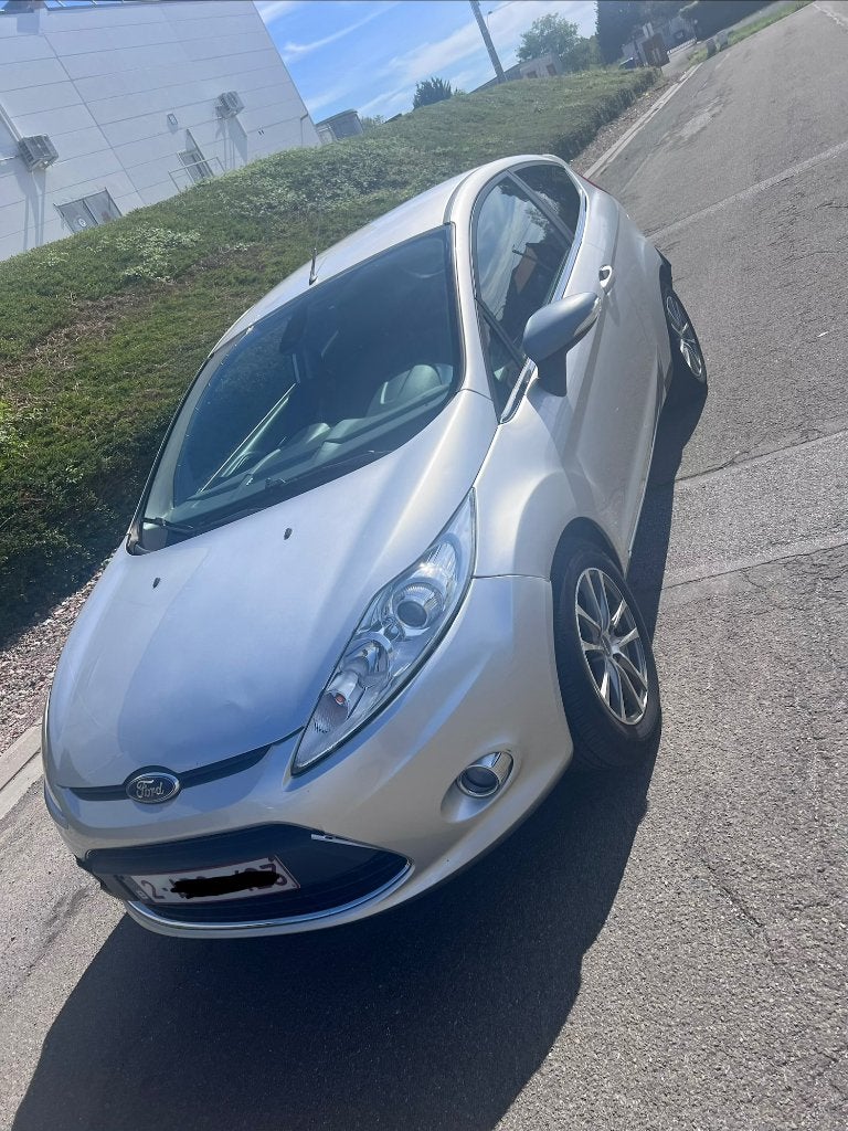 Ford fiesta grise, Autos, Cuir, Achat, 50 kW, Boîte manuelle