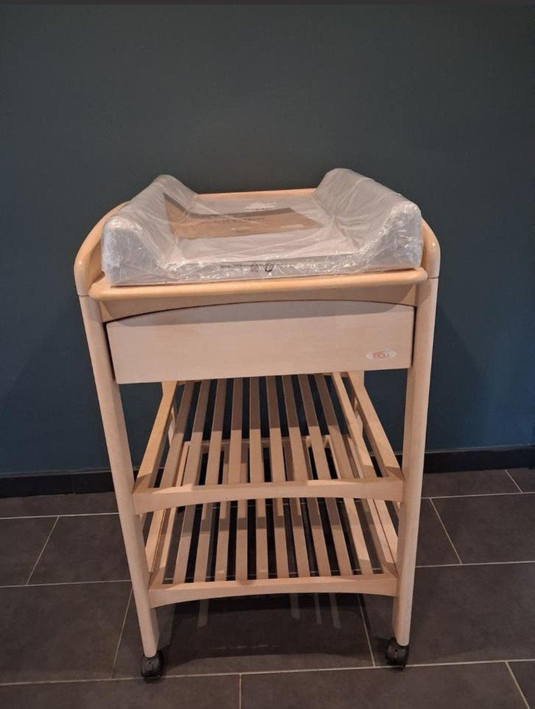 Verzorgingstafel + nieuw kussen + 5 kussenslopen, Kinderen en Baby's, Kinderkamer | Commodes en Kasten, Ophalen