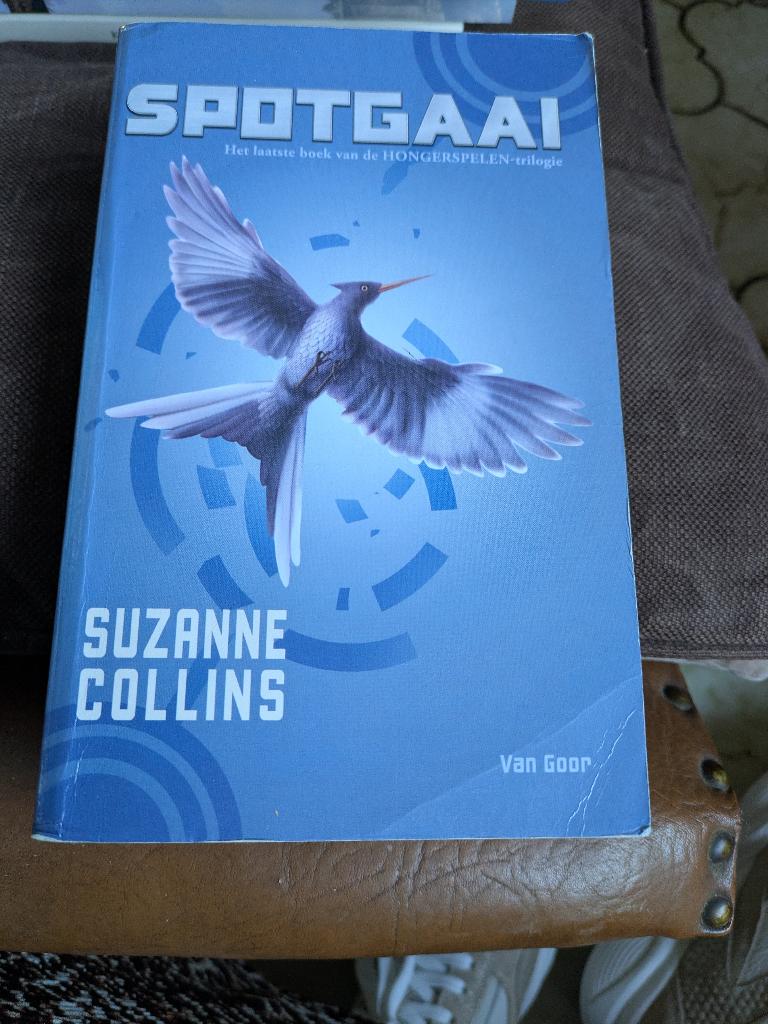 Spotgaai, Boeken, België, Suzanne Collins, Ophalen of Verzenden, Zo goed als nieuw