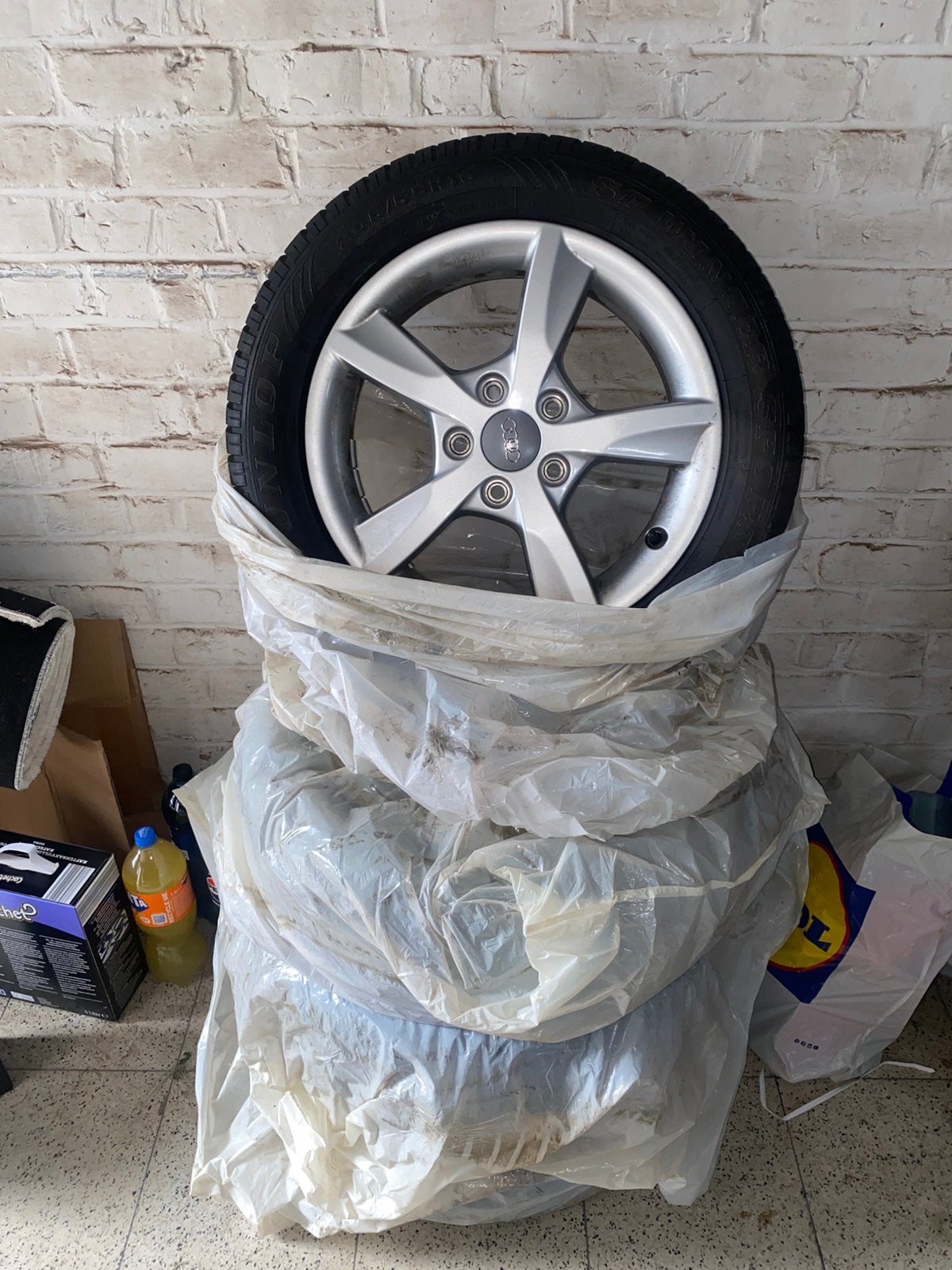 Jantes d'origine Audi A3 8V 16 pouces + pneus d'hiver Dunlop, Neuf, Pneus hiver, 16 pouces, Véhicule de tourisme