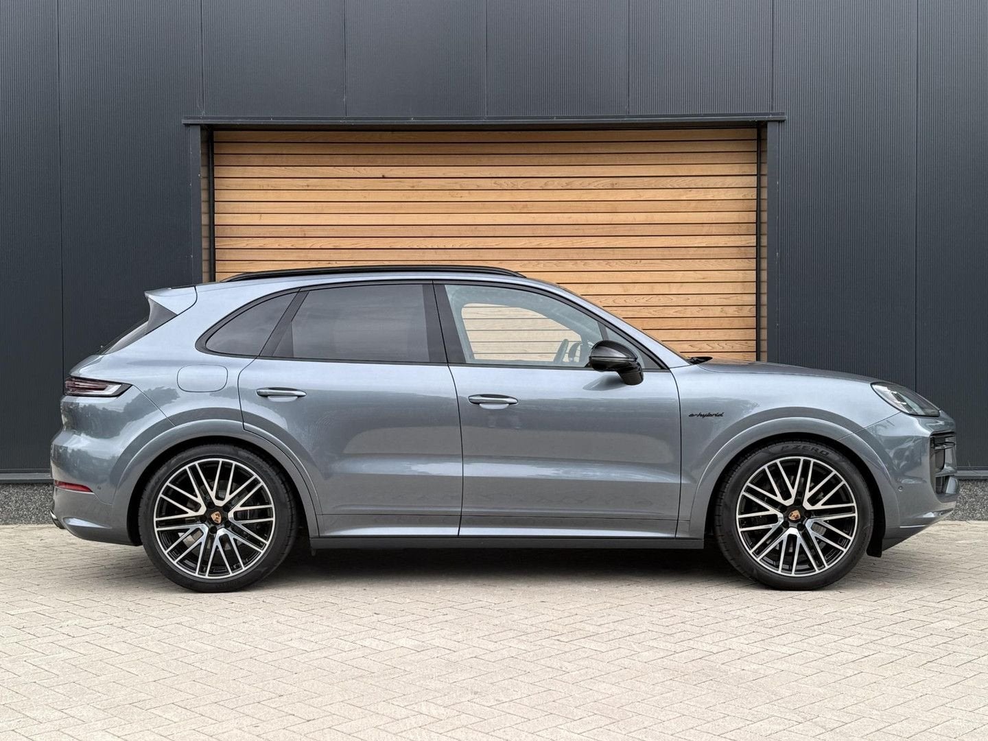 Porsche Cayenne 3.0 E-Hybrid Black Edition SportDesign PANO|, Cayenne, Zwart, 26 kWh, Hybride Elektrisch/Benzine