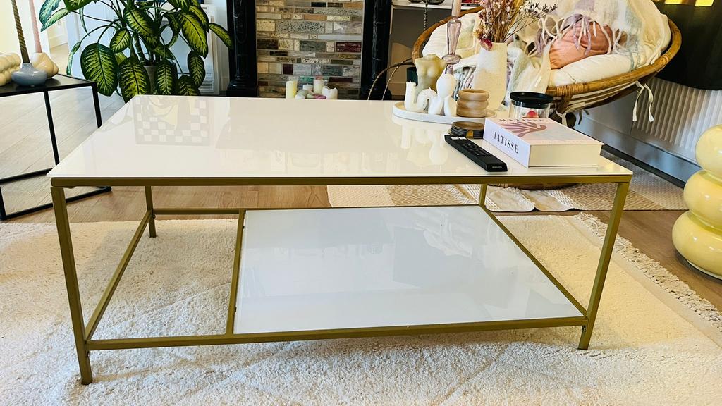 Witte salontafel met gouden accenten, Huis en Inrichting, Tafels | Salontafels, Ophalen, Zo goed als nieuw