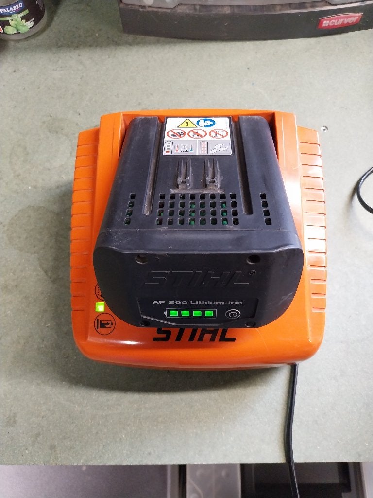 Stihl oplader AL 300 plus batterij AP 200, Ophalen, Gebruikt, Overige soorten, Stihl
