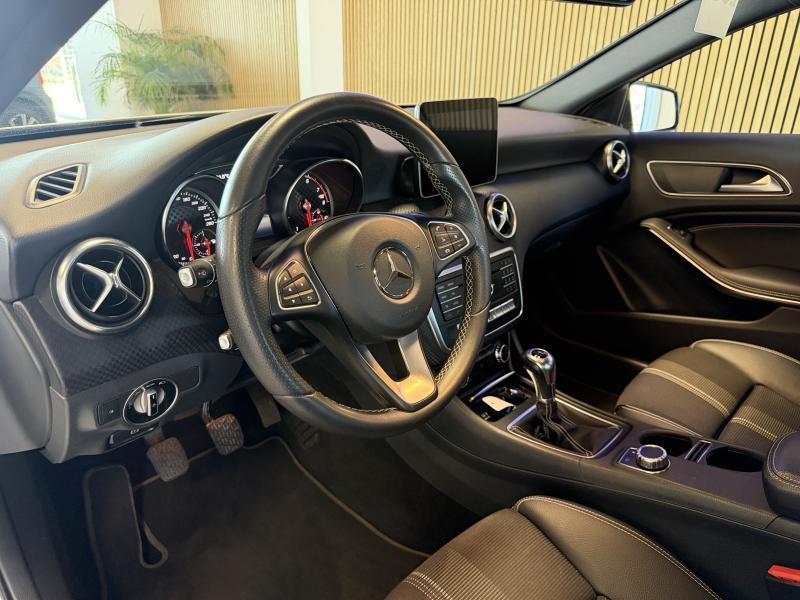 Mercedes-Benz A 180 Urban camera zetelverwarming, Autos, Mercedes-Benz, Classe A, Achat, Entreprise, Boîte manuelle