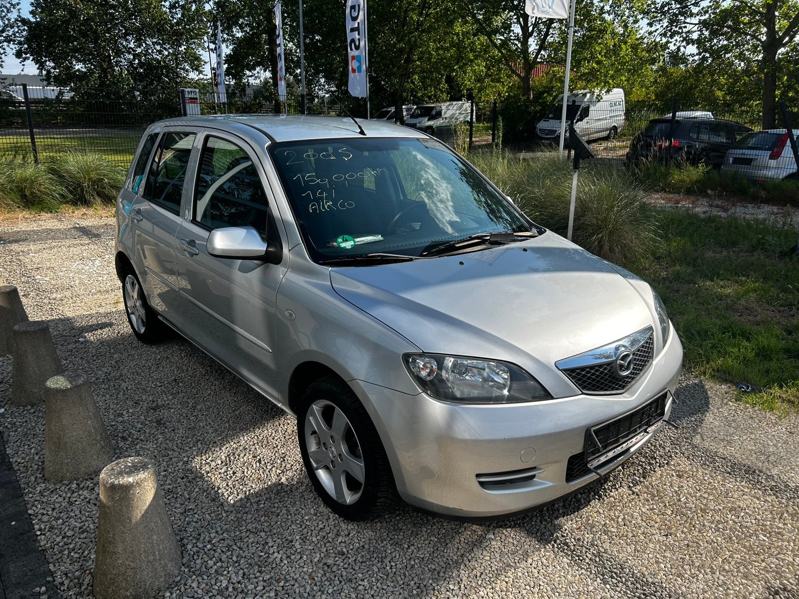 Mazda 2 benzine gekeurd voor verkoop, Auto's, Mazda, Voorwielaandrijving, Testrit aan huis, Stof, Zwart
