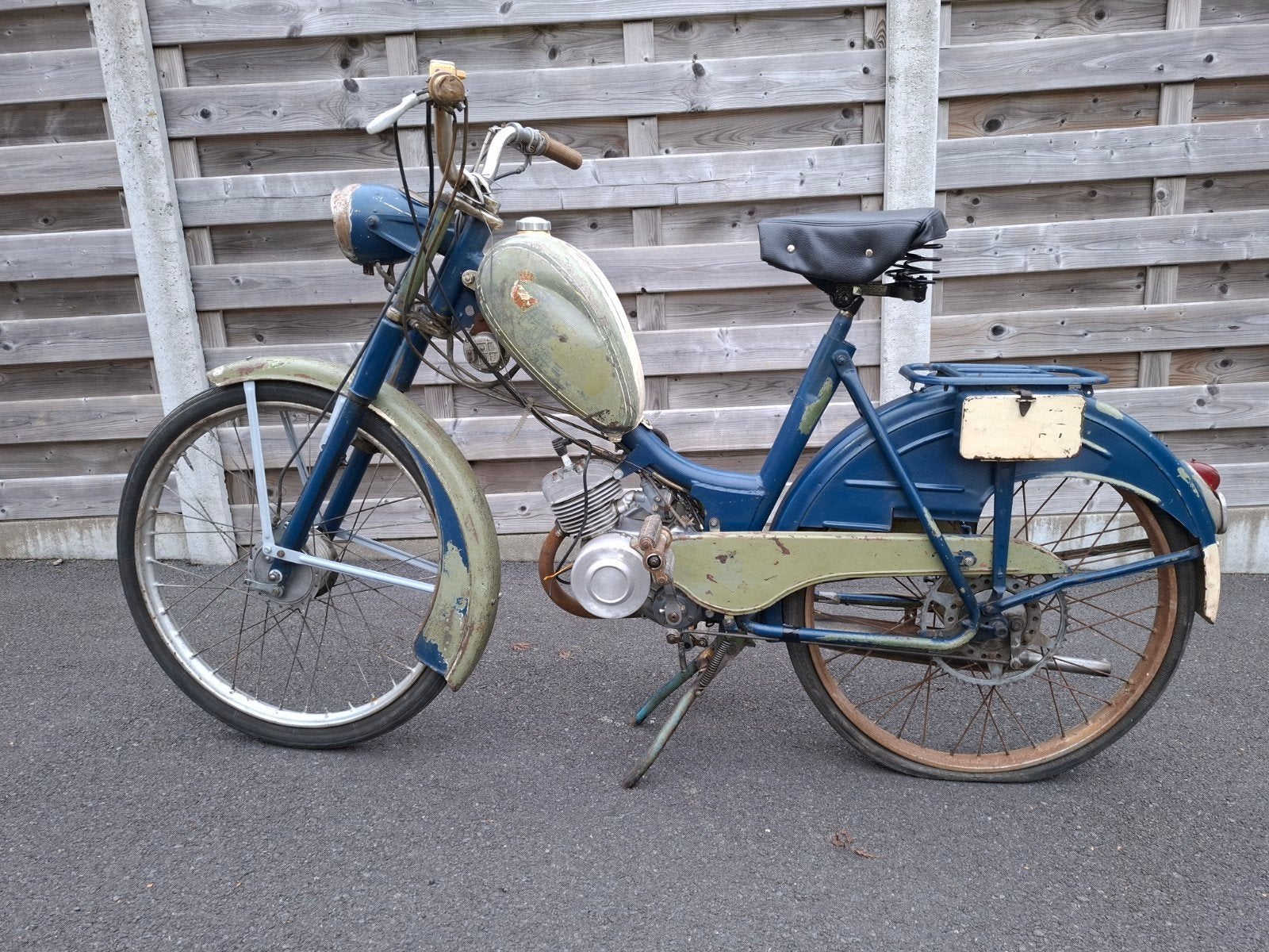 Sarolea bromfiets (zeldzaam)met Royal Nord motor, Motoren