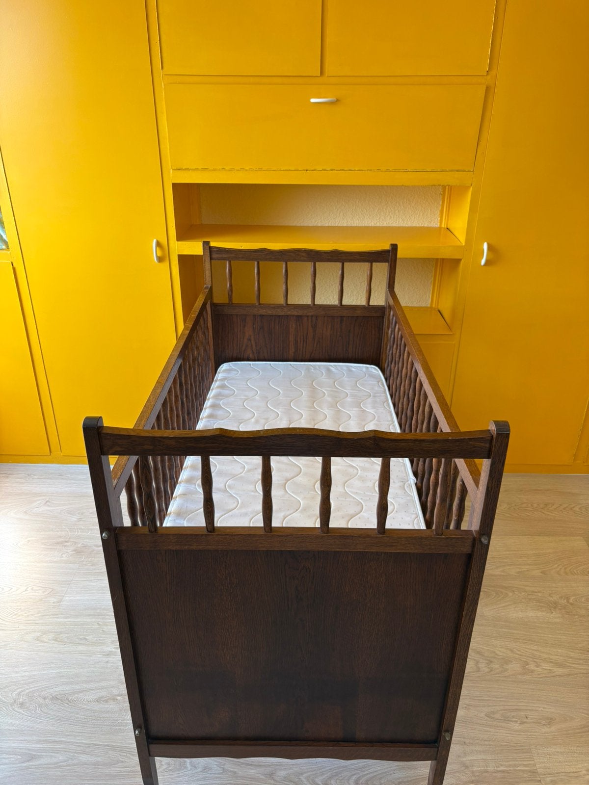 Lit bébé en bois, Enlèvement, Utilisé, Matelas