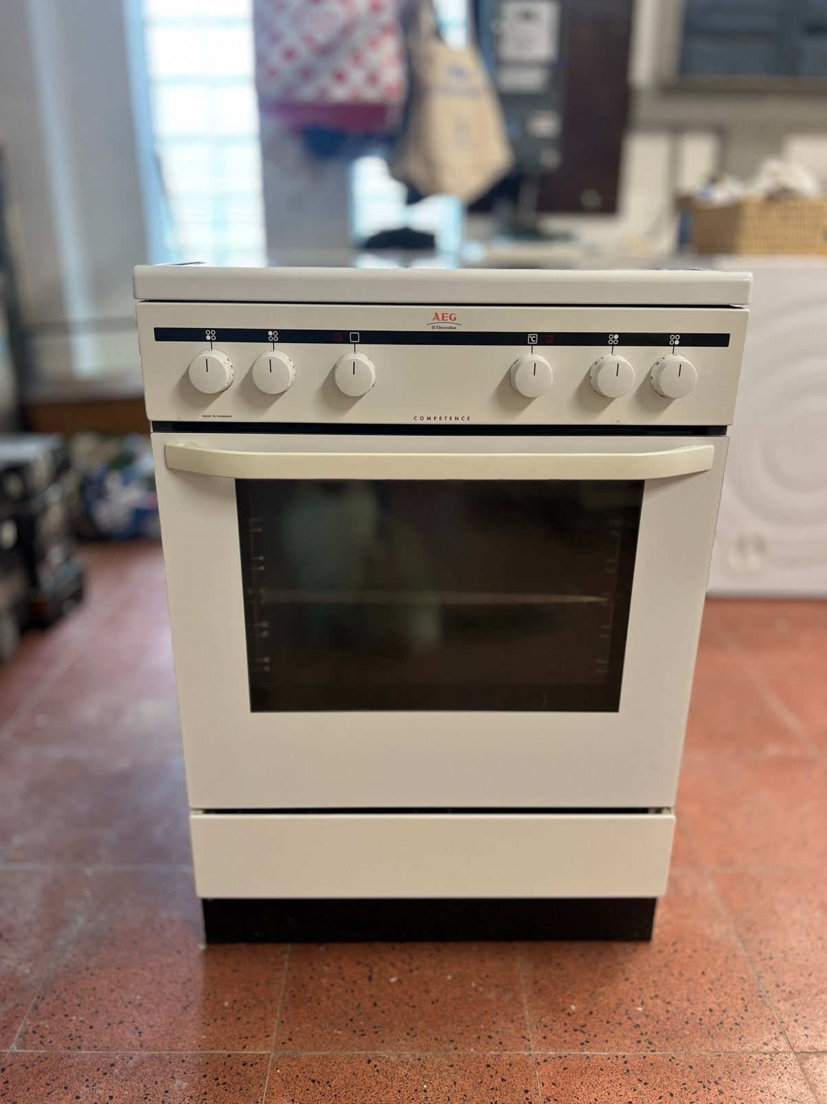 AEG elektrisch fornuis met oven, Ophalen, Zo goed als nieuw, Elektrisch