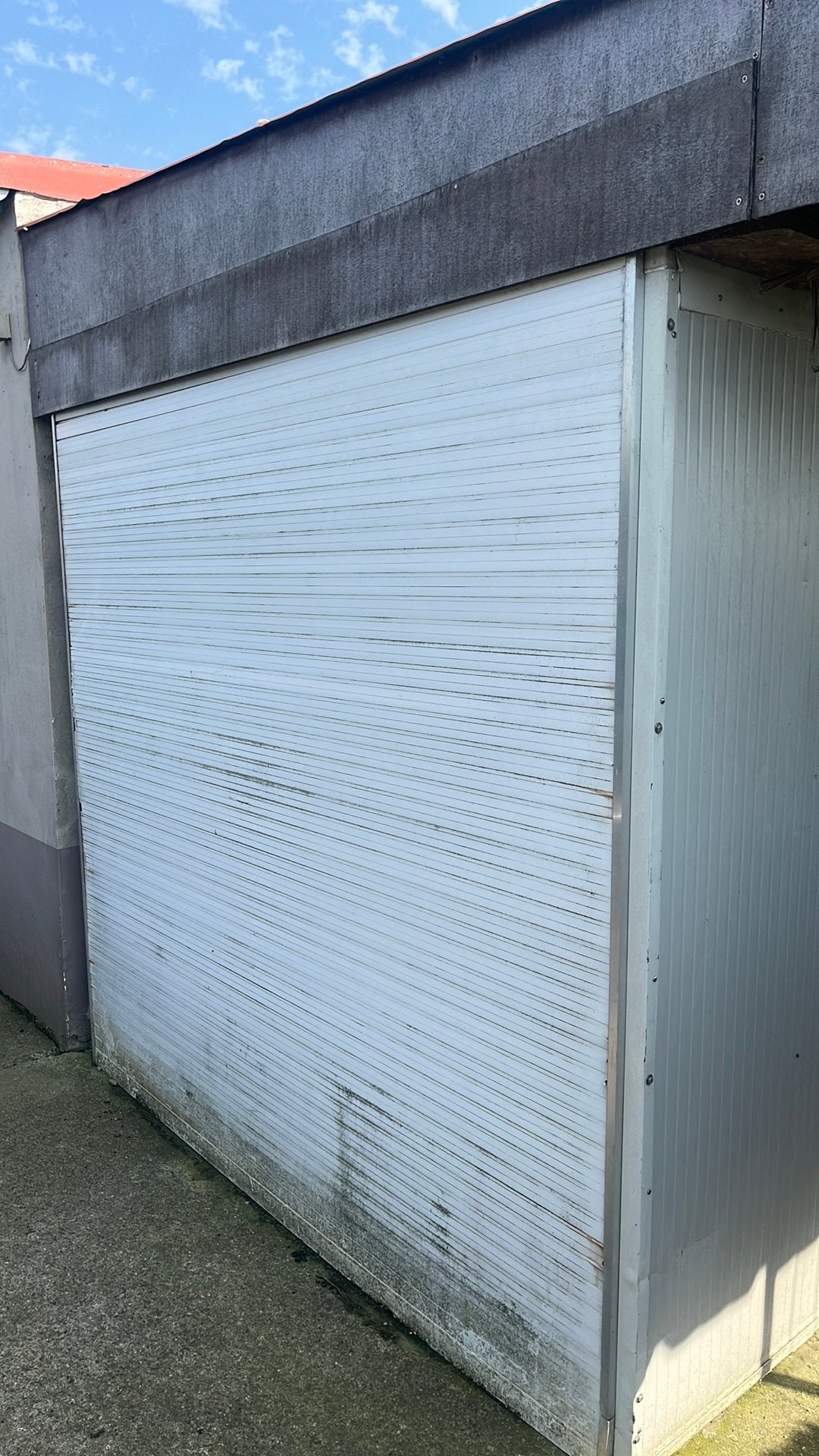Tuinhuis in sandwichpanelen met rolluiken deur, Ophalen