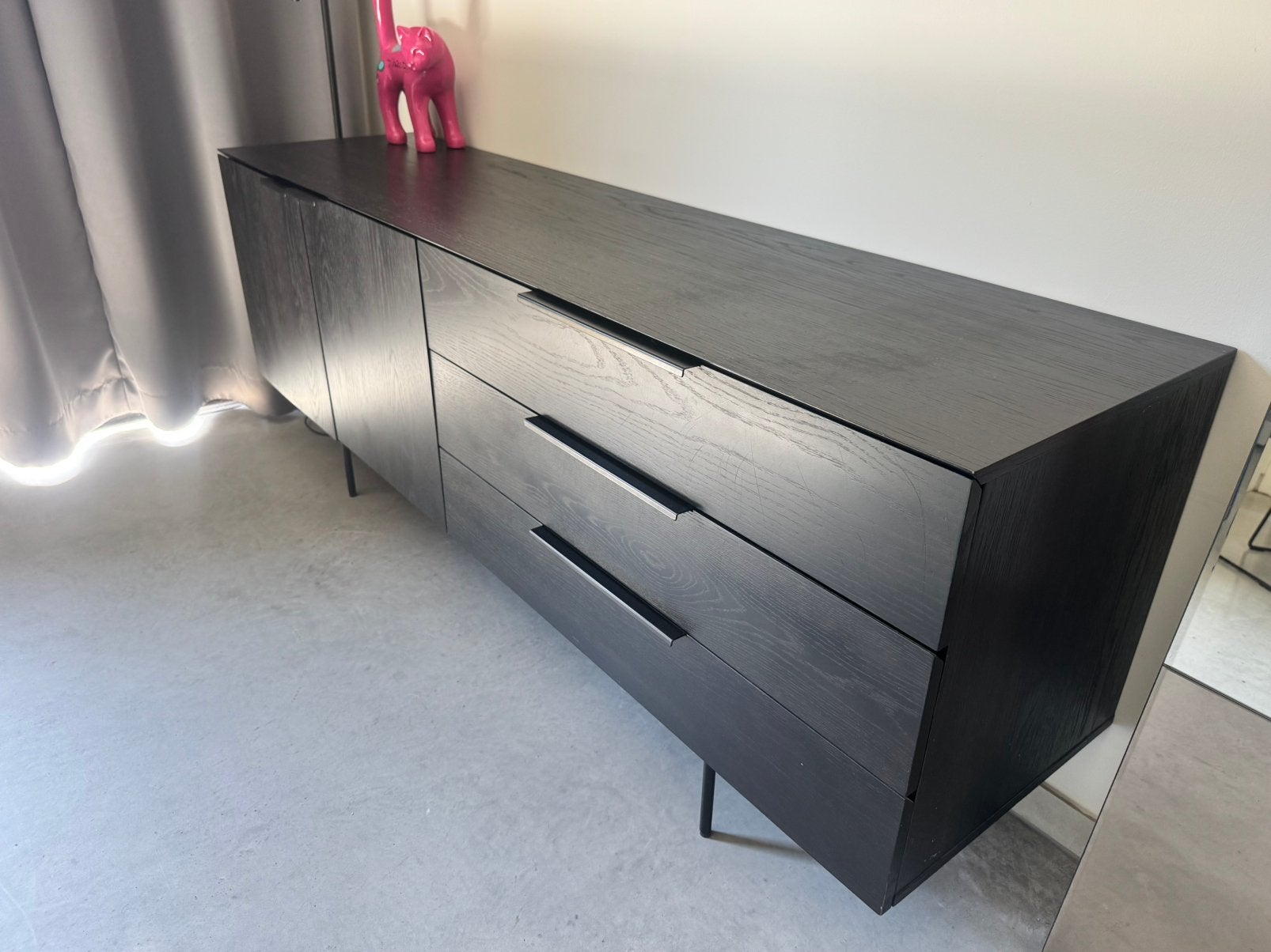 Dressoir, Zuiver Travis zwart B180 x D45 x H70, Huis en Inrichting, Ophalen, Zo goed als nieuw