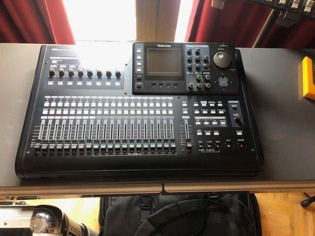 STUDIO DE PORTAIL NUMÉRIQUE TASCAM DP32-SD, Musique & Instruments, Tables de mixage, Comme neuf, 20 canaux ou plus, Enlèvement