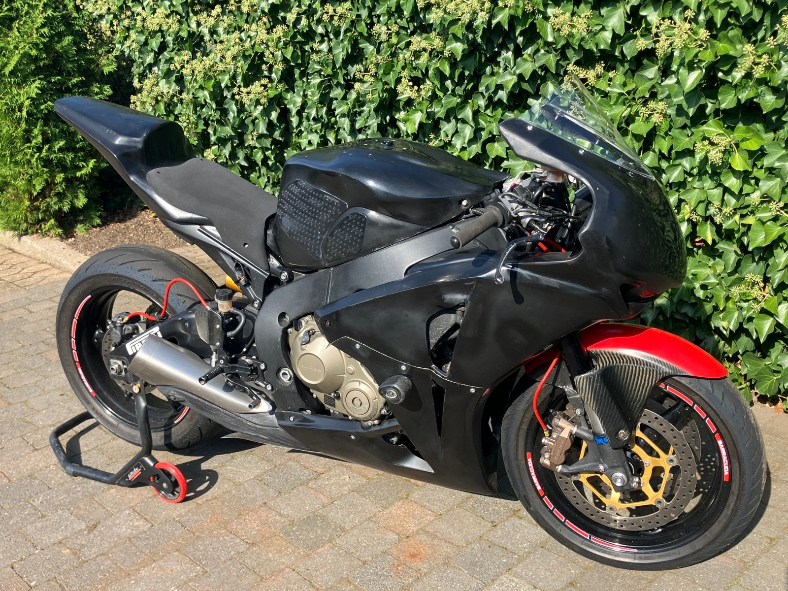 Cbr1000rr circuitmoto vanuit fabriek HRC geprepareerd, Motoren, 4 cilinders, Meer dan 35 kW, Handgeschakeld, SuperMoto
