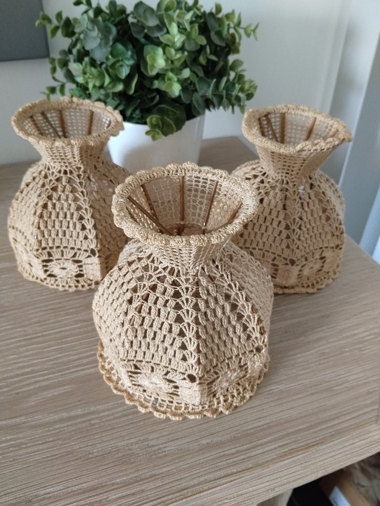 3 vintage gehaakte lampenkapjes, Huis en Inrichting, Ophalen of Verzenden, Zo goed als nieuw