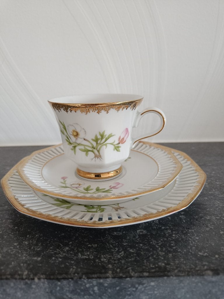 Porseleinen koffieservies. Herkomst: Zweden. 6 personen., Antiek en Kunst, Antiek | Servies compleet, Ophalen of Verzenden