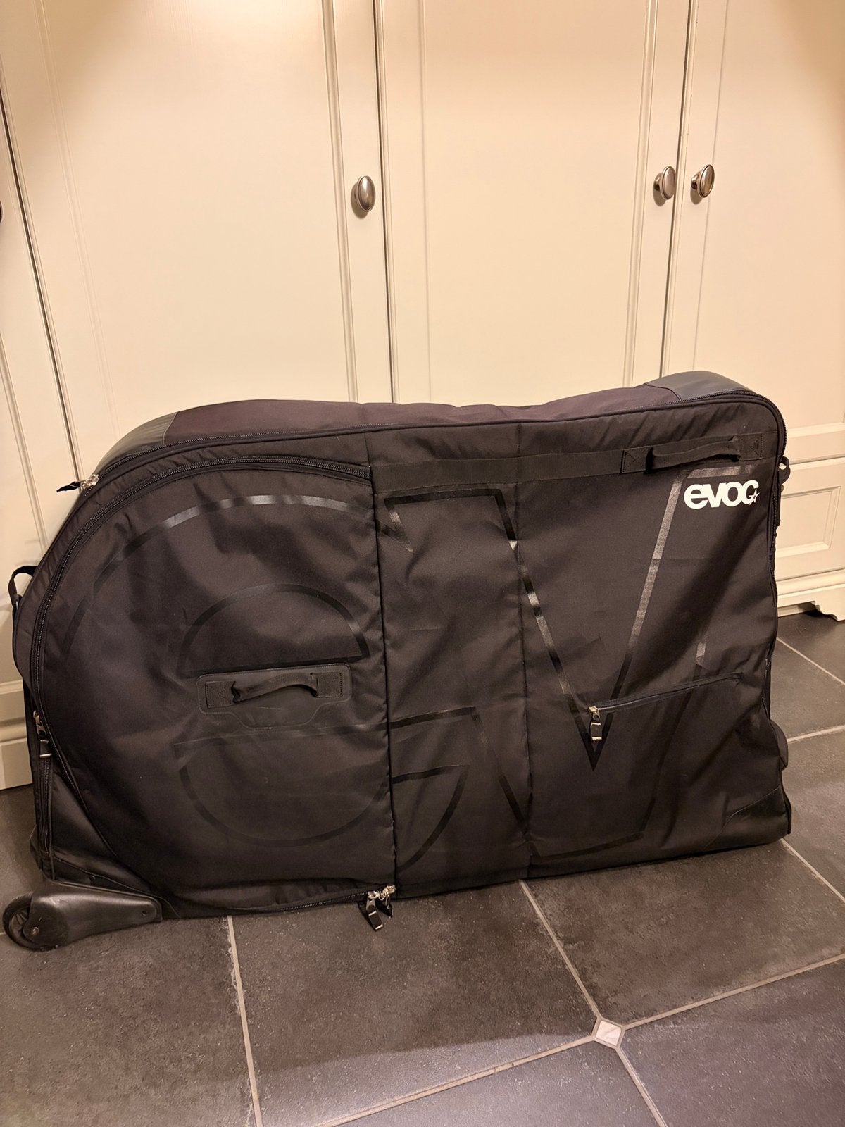 Valise de vélo EVOC à louer, Vélos & Vélomoteurs, Enlèvement ou Envoi, Neuf