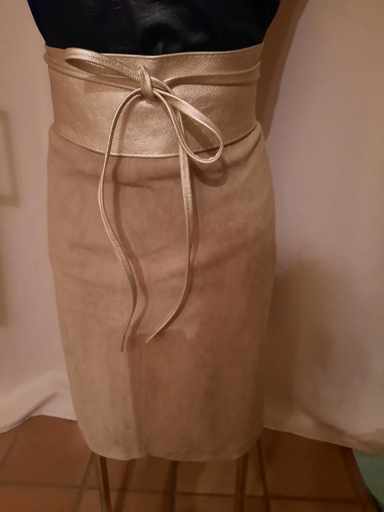 Rok met splitten daim, Maat 38/40 (M), Beige, Ophalen of Verzenden, Knielengte