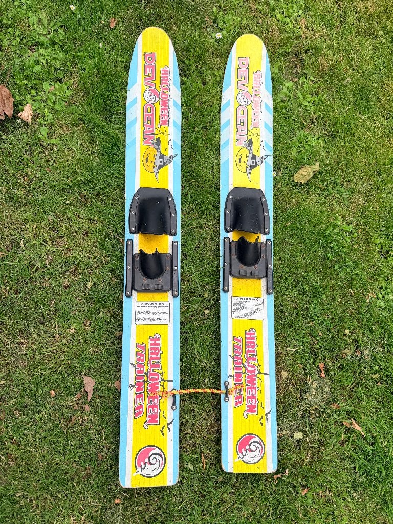 waterski Voor kinderen + vestje, Watersport en Boten, Ophalen, Waterski's, Zo goed als nieuw, Met zwemvest(en)