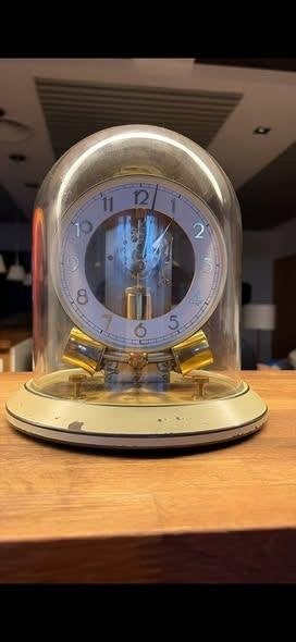Horloge à pendule électromagnétique Junghans ATO, Enlèvement
