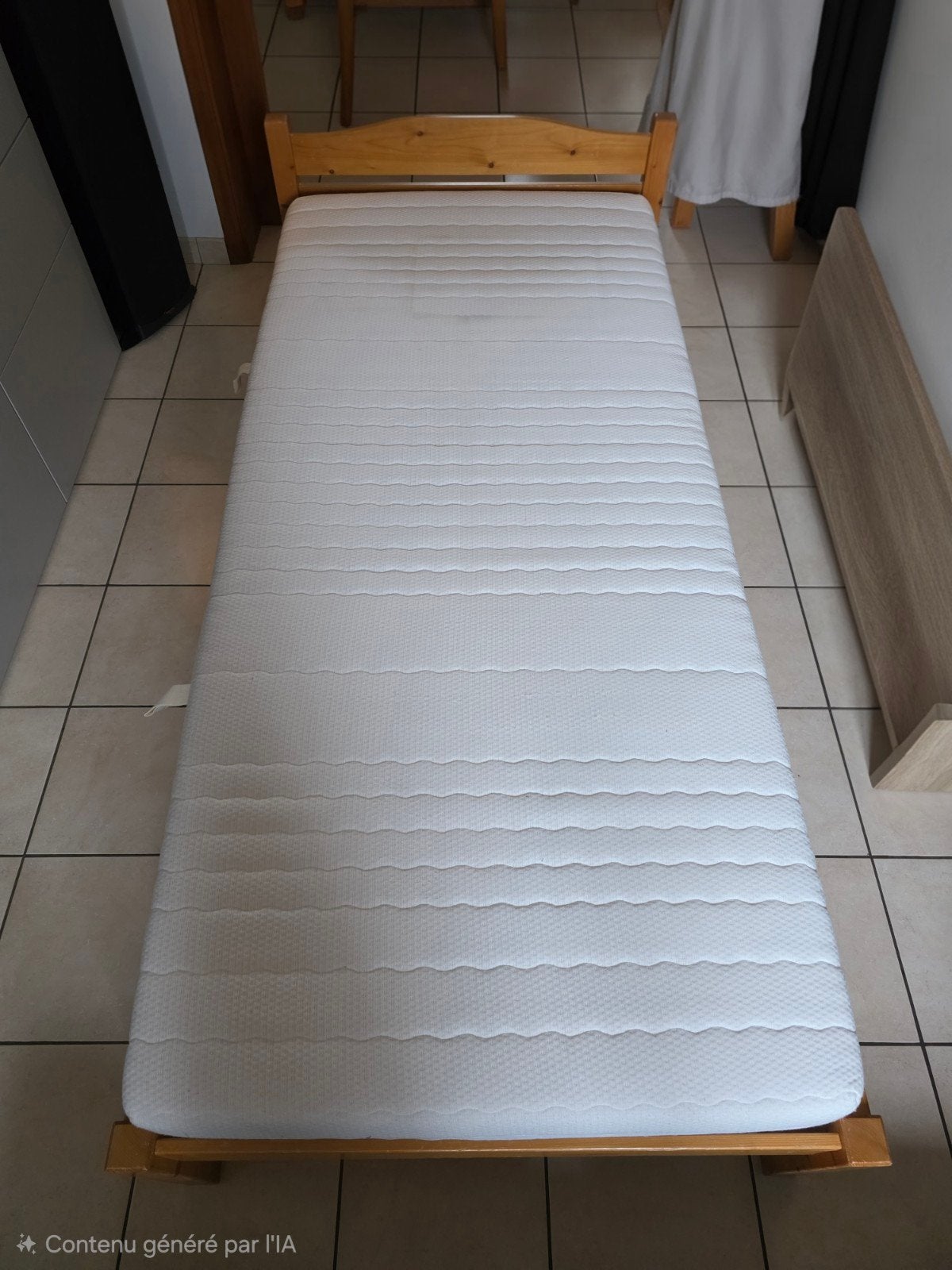 lit pin 90x200 avec sommier et matelas mousse, 90 cm, Une personne, Enlèvement, Utilisé