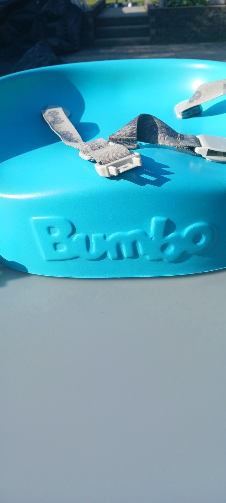 Rehausseur de siège Bumbo, Enfants & Bébés, Chaises pour enfants, Enlèvement, Utilisé, Autres types, Ceinture(s)