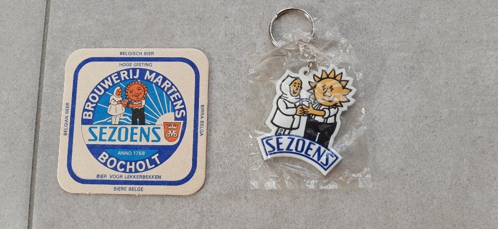 Sezoens sleutelhanger + bierviltje Bocholt brouwerij Martens, Ophalen of Verzenden