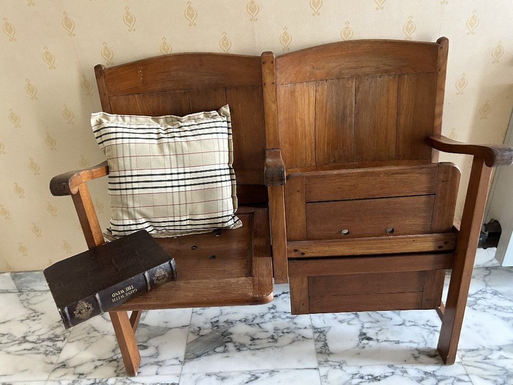 Houten klapstoelen cinema, Ophalen
