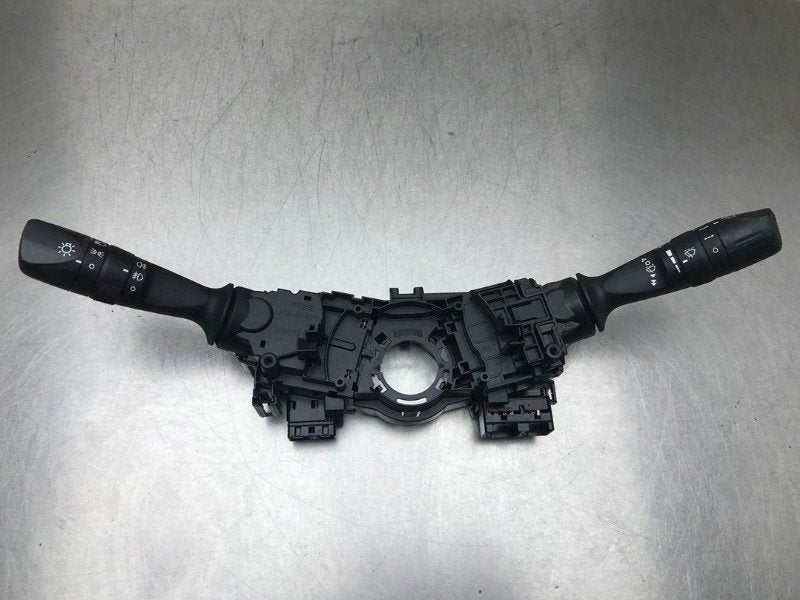 COMBINE COMMODO Toyota Auris (E18) (|17F852|), Utilisé, Toyota