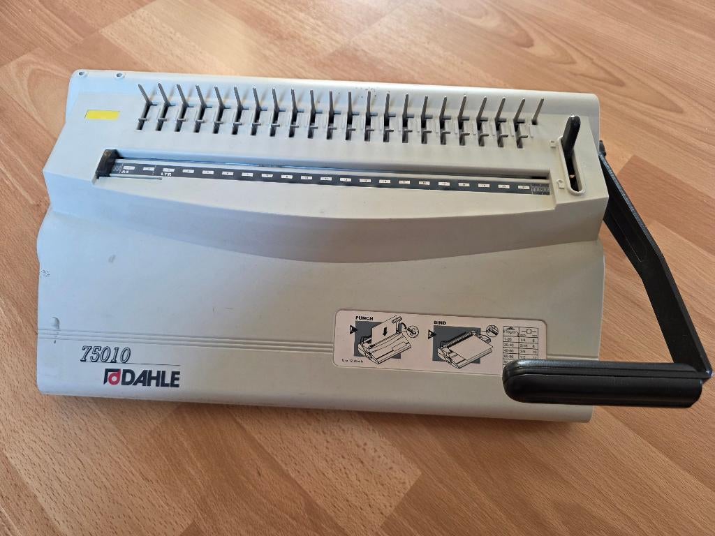 machine à poinçonner et à relier, Enlèvement, Utilisé