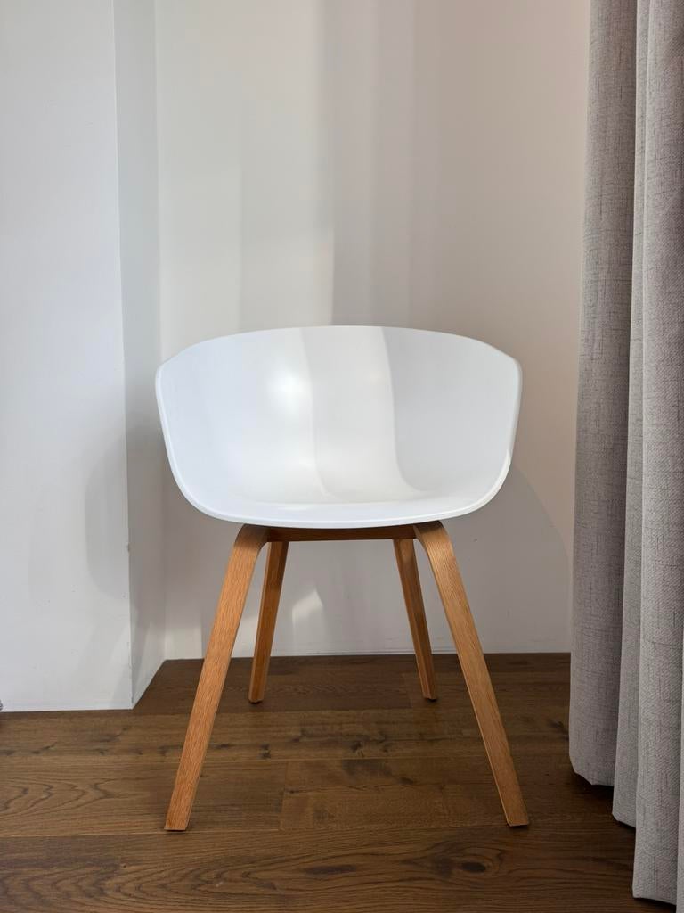 Hay - kuipstoelen wit 2 stuks -eiken onderstel, Ophalen, Zo goed als nieuw, Wit