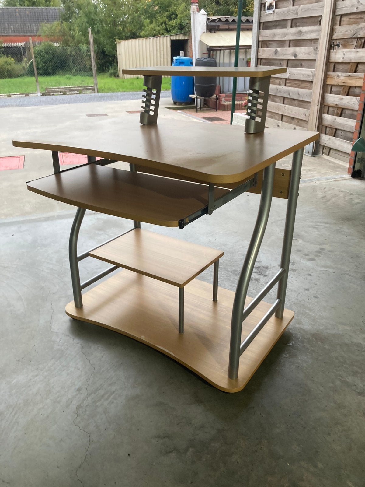 Bureau. Hoogte 75 cm, Ophalen, Gebruikt, Hout, Kinderbureau