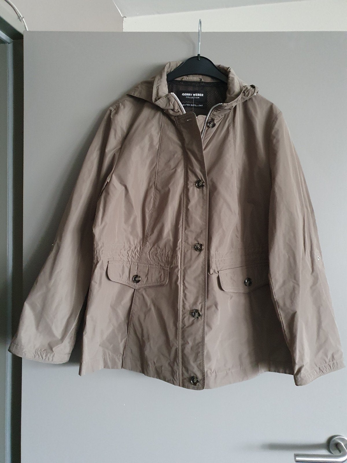 Nieuwe regenjas van Gerry Weber maat 44, Vêtements | Femmes, Enlèvement ou Envoi, Brun, Gerry Weber, Taille 42/44 (L)