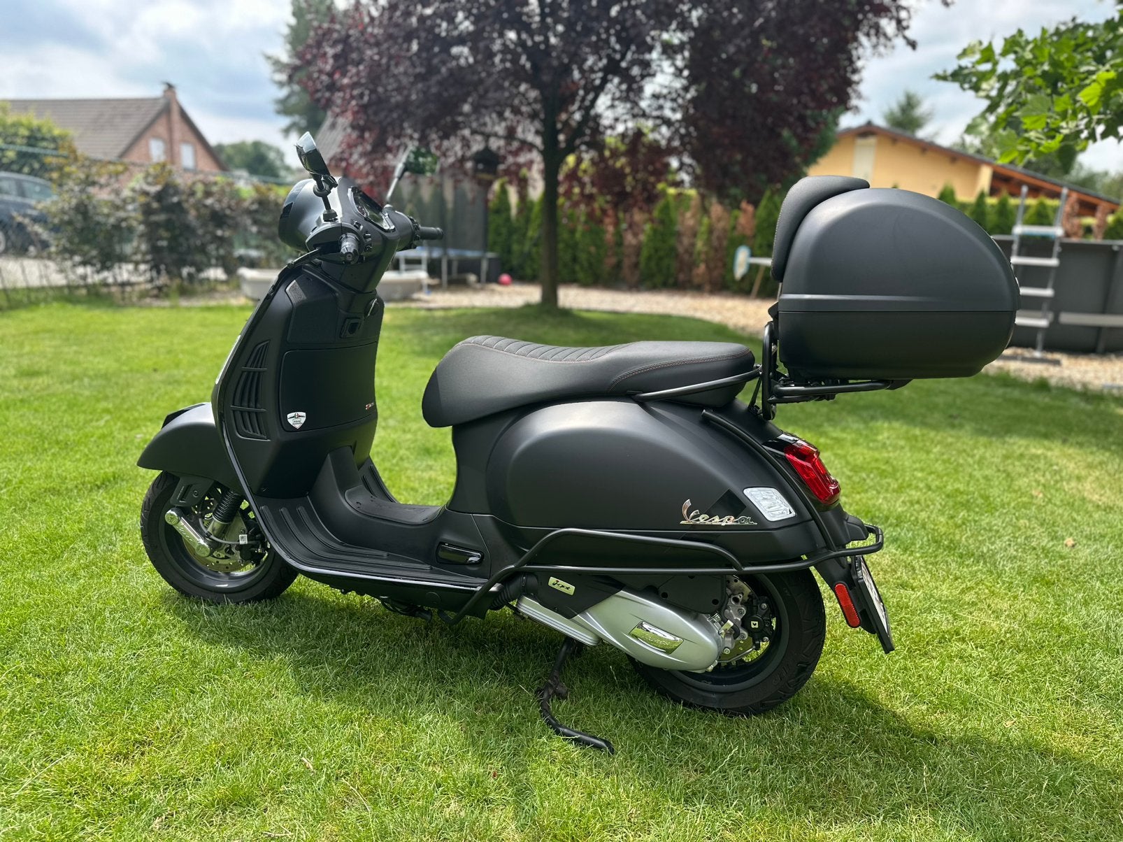 Vespa GTS 125cc met accesoires in nieuwstaat, Motoren, LED Verlichting, Occasion, Particulier, 125 cc