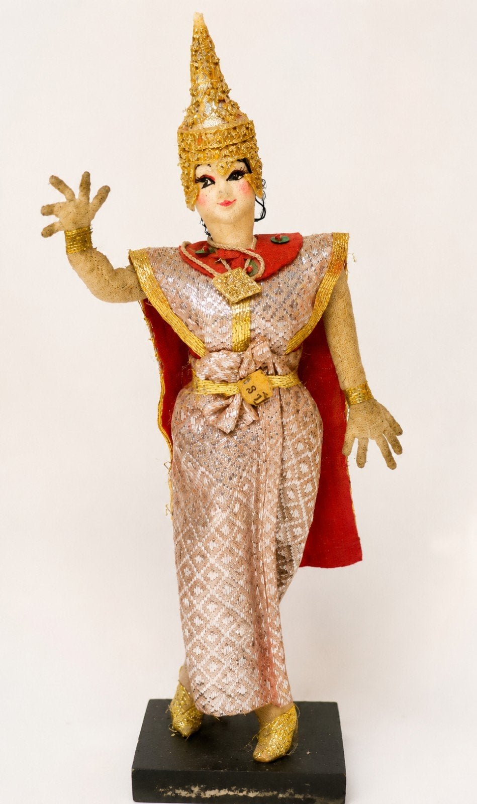 Poupée de danse thaïlandaise vintage sur socle en bois — Cos, Enlèvement ou Envoi