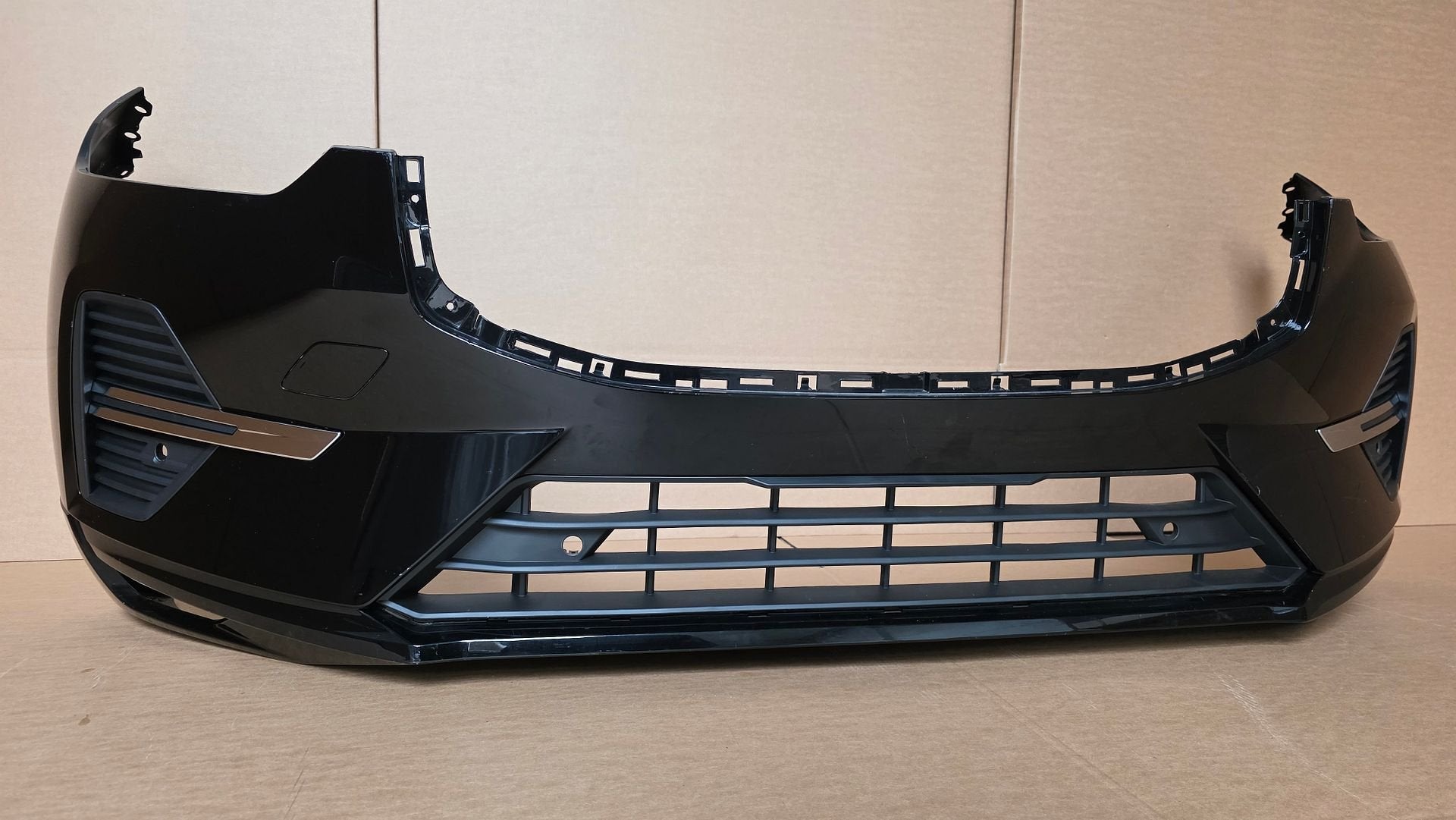 Voorbumper Volvo XC60 II Facelift 2021-2025 FACELIFT BUMPER, Gebruikt, -, Voor, Ophalen of Verzenden