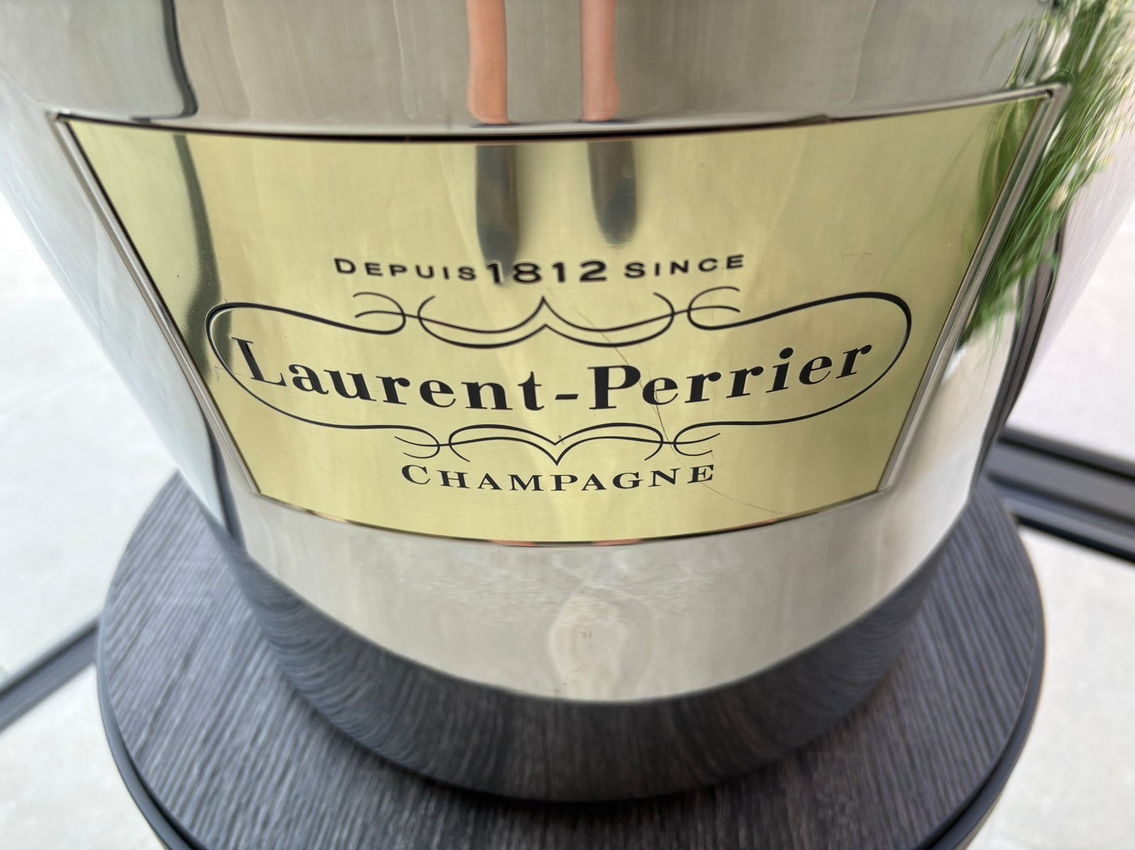 Champagne emmer Laurent perrier, Enlèvement