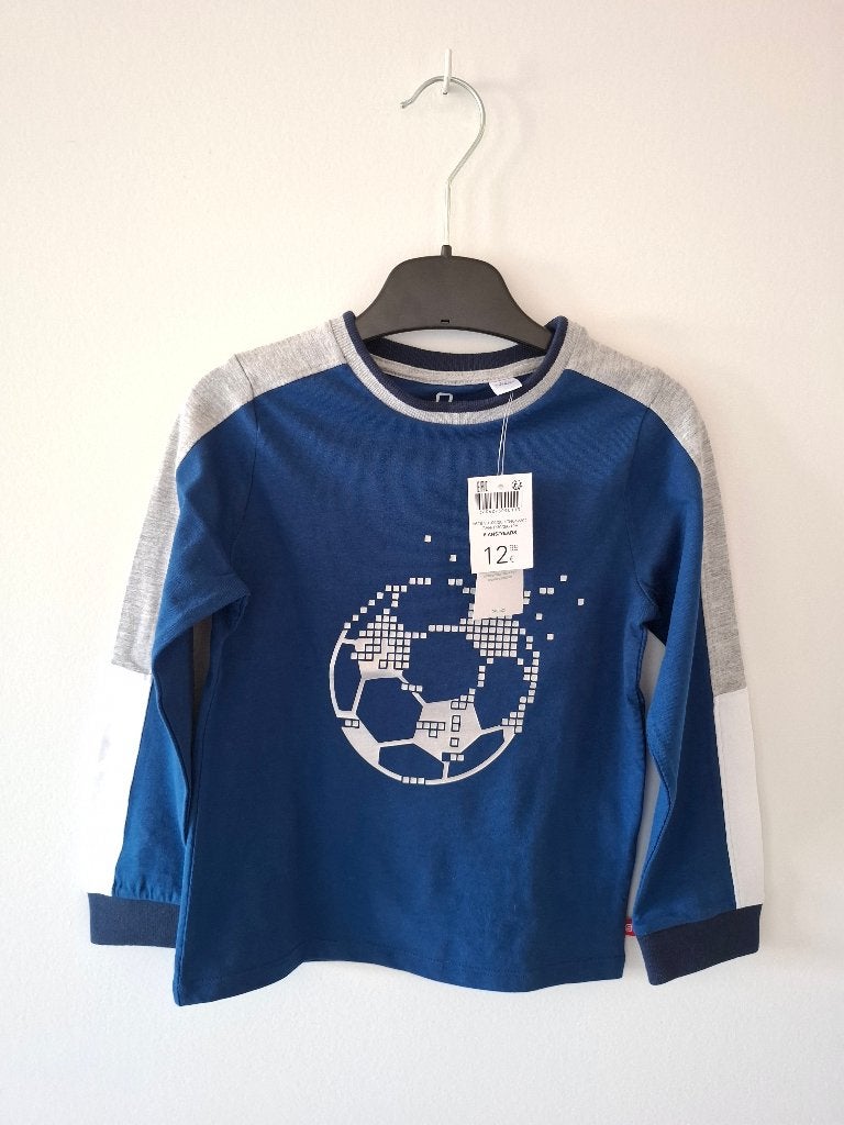 Nieuw! T-shirt lange mouw met voetbalprint maat 116, Enfants & Bébés, Vêtements enfant | Taille 116, Neuf, Garçon ou Fille, Okaïdi