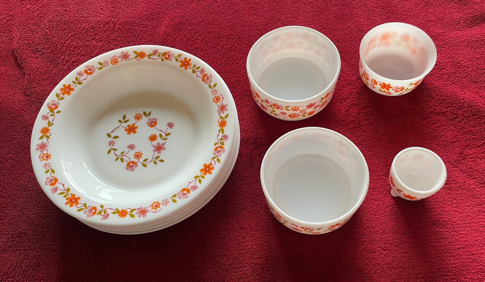 Arcopal servies vintage - retro met bloemenmotief, Ophalen of Verzenden, Vintage, Kom(men)