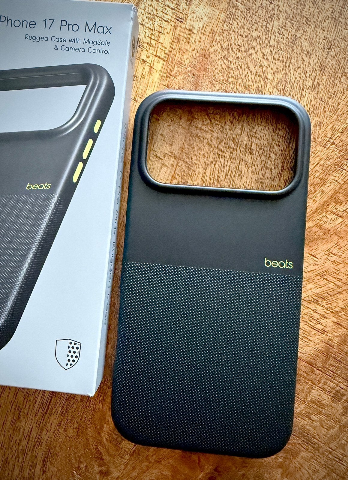 Apple iPhone 17 Pro Max BEATS hoesje. Nieuw. Zwart, Télécoms, Téléphonie mobile | Housses, Coques & Façades | Apple iPhone, IPhone 17