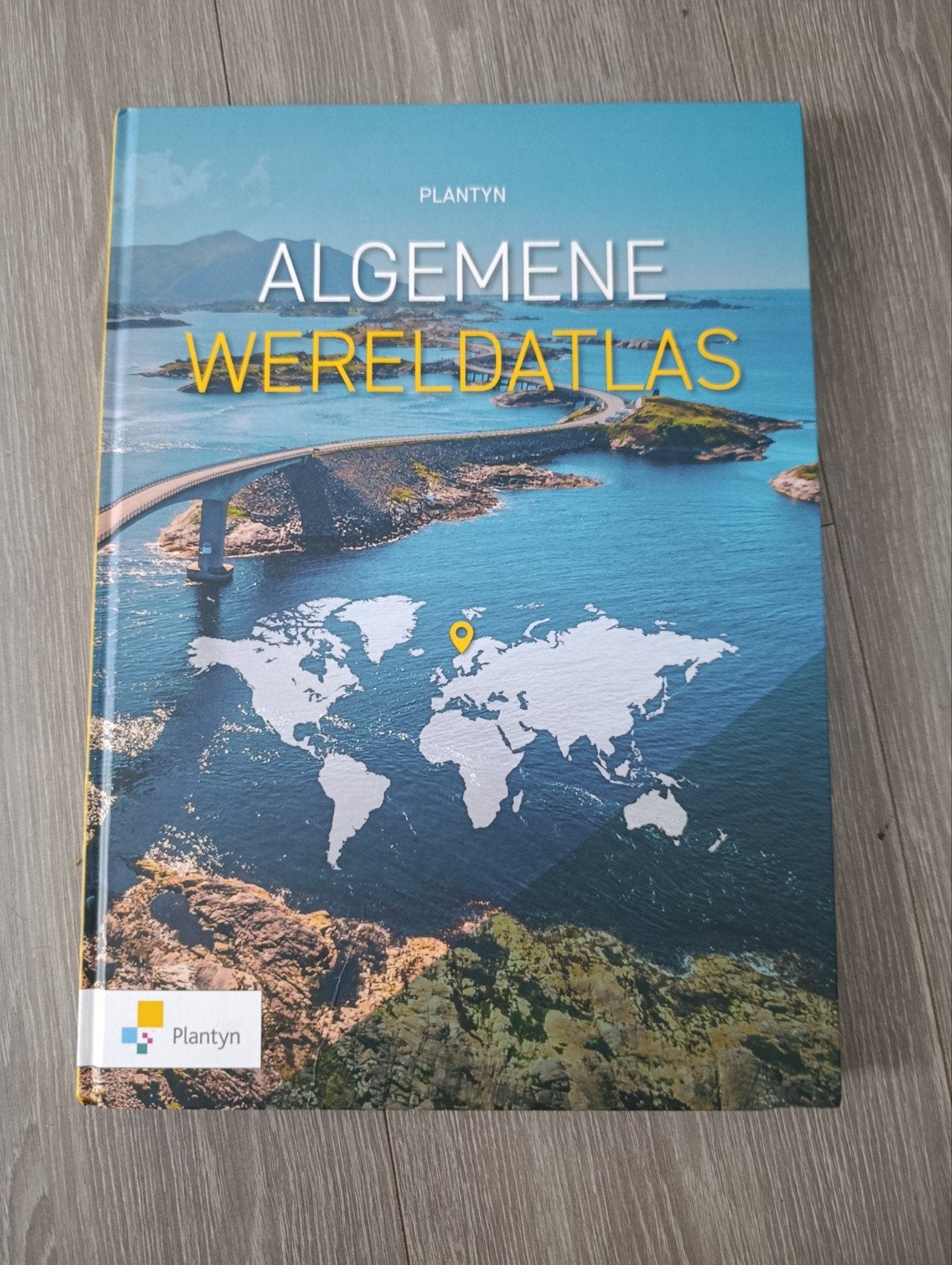 Plantyn algemene wereldatlas, Etienne Van Hecke - 2022, Livres, Atlas & Cartes géographiques, Enlèvement ou Envoi, Utilisé, Etienne Van Hecke; Dirk Vanderhallen; Gert Verstraeten