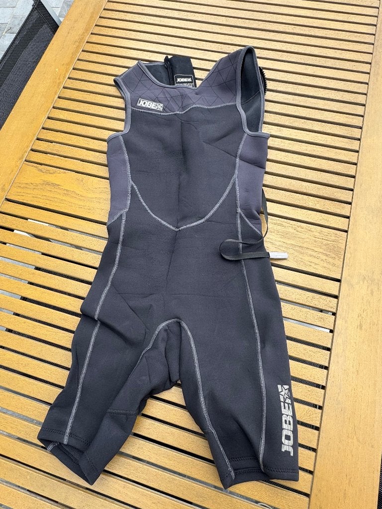 JOBE Perth shorty 1,5mm wetsuit ( HEER ), Watersport en Boten, Watersportkleding, Wetsuit, Gebruikt, Heer, Jobe