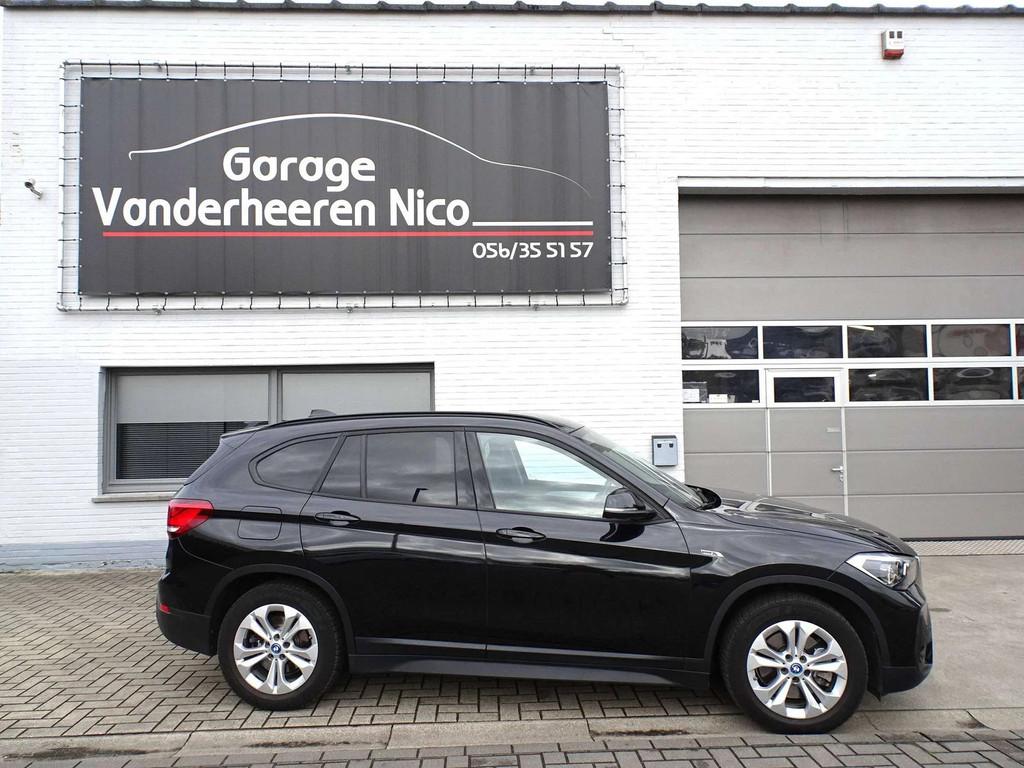 BMW X1 1.5iA PHEV xDrive25e CAMERA,NAVI,FULL LED,HEAD-UP,EL., Auto's, BMW, Skiluik, Gebruikt, Zwart, Leder
