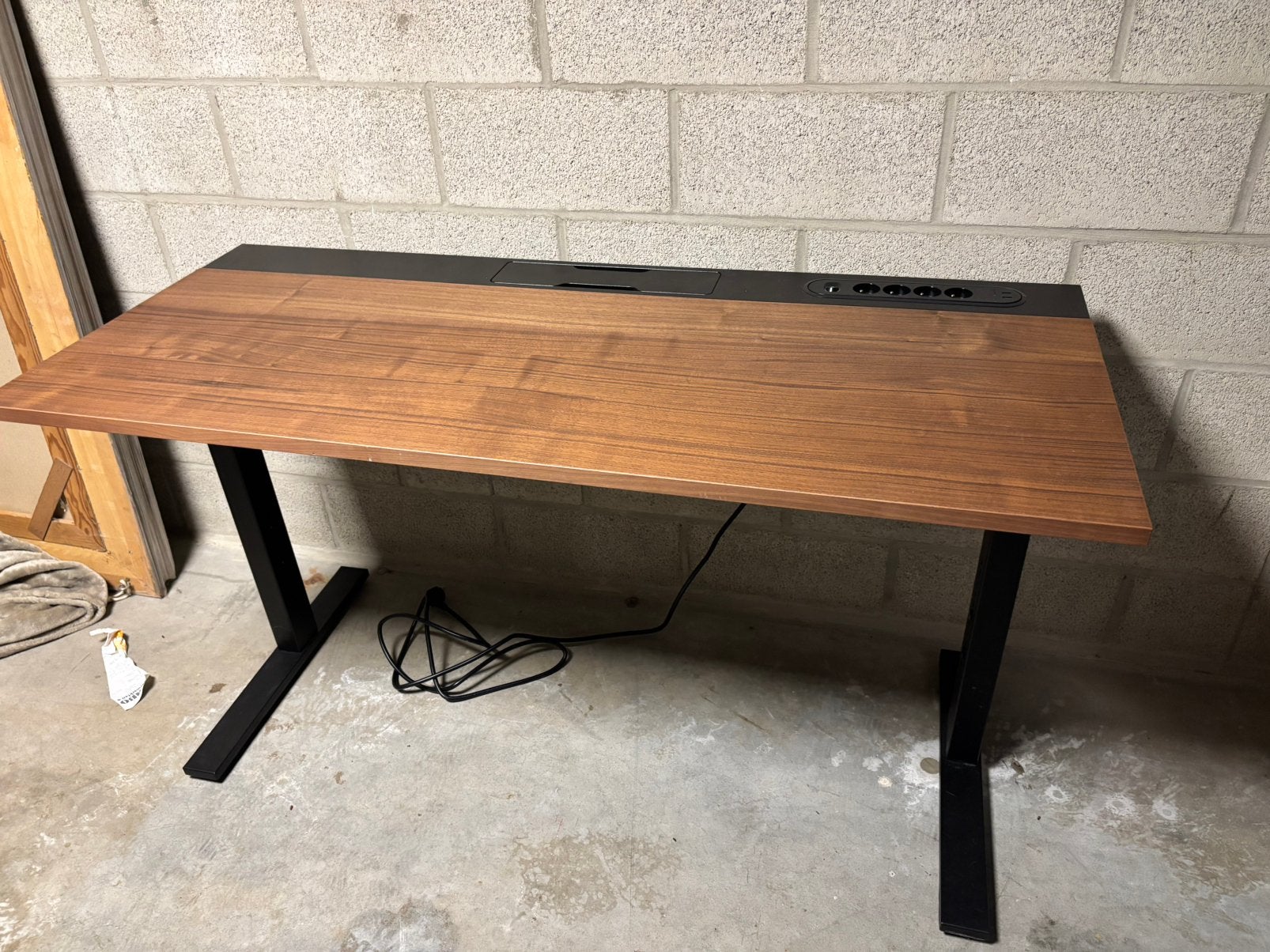 bureau met stoel, Huis en Inrichting, Bureaus, Zo goed als nieuw, Computerbureau, IKEA, Modern, Hout, Bruin, In hoogte verstelbaar