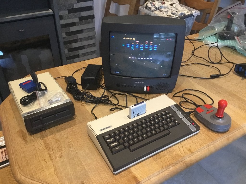 Pack : Atari 800XL fonctionnel + TV Daewoo + Cartouche Flash, Enlèvement