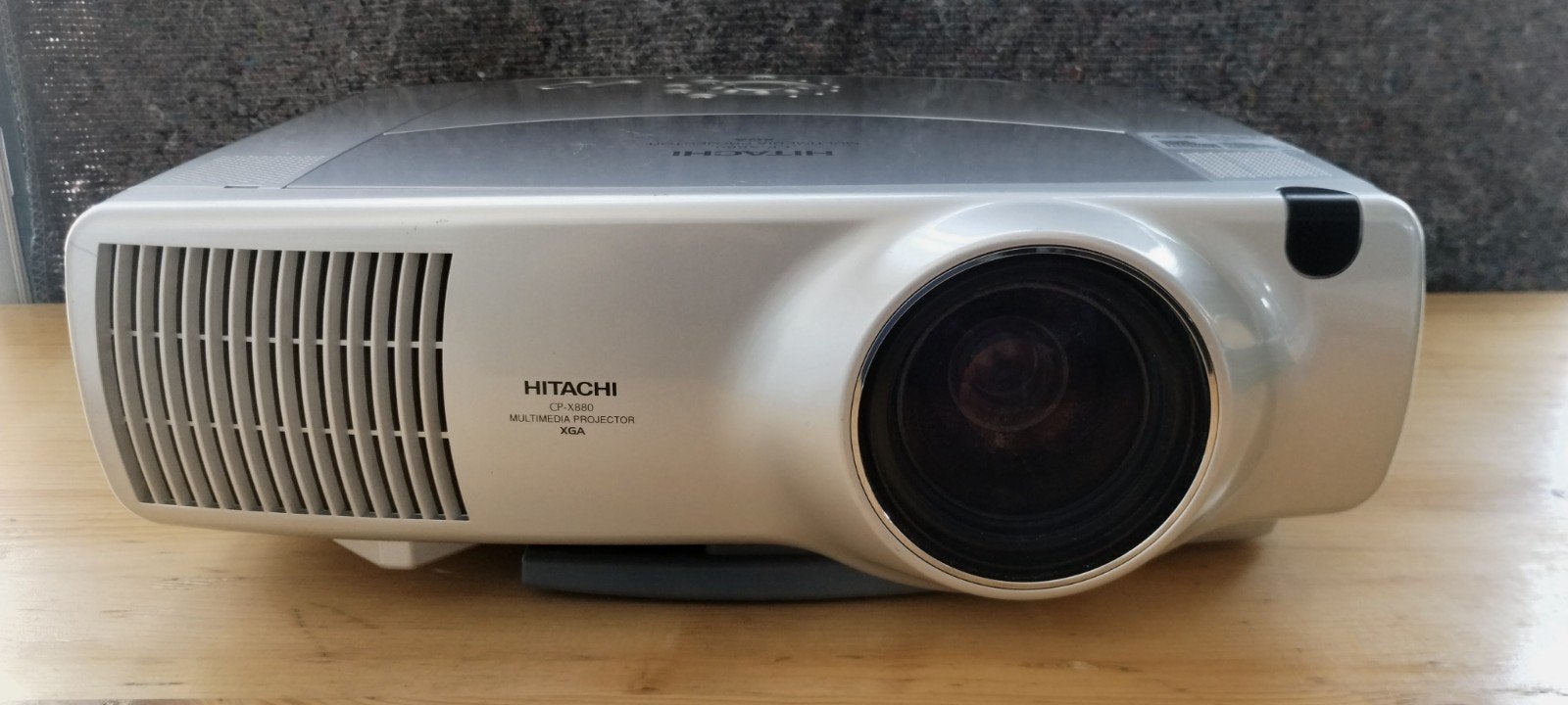 Hitachi CP-X880, Enlèvement