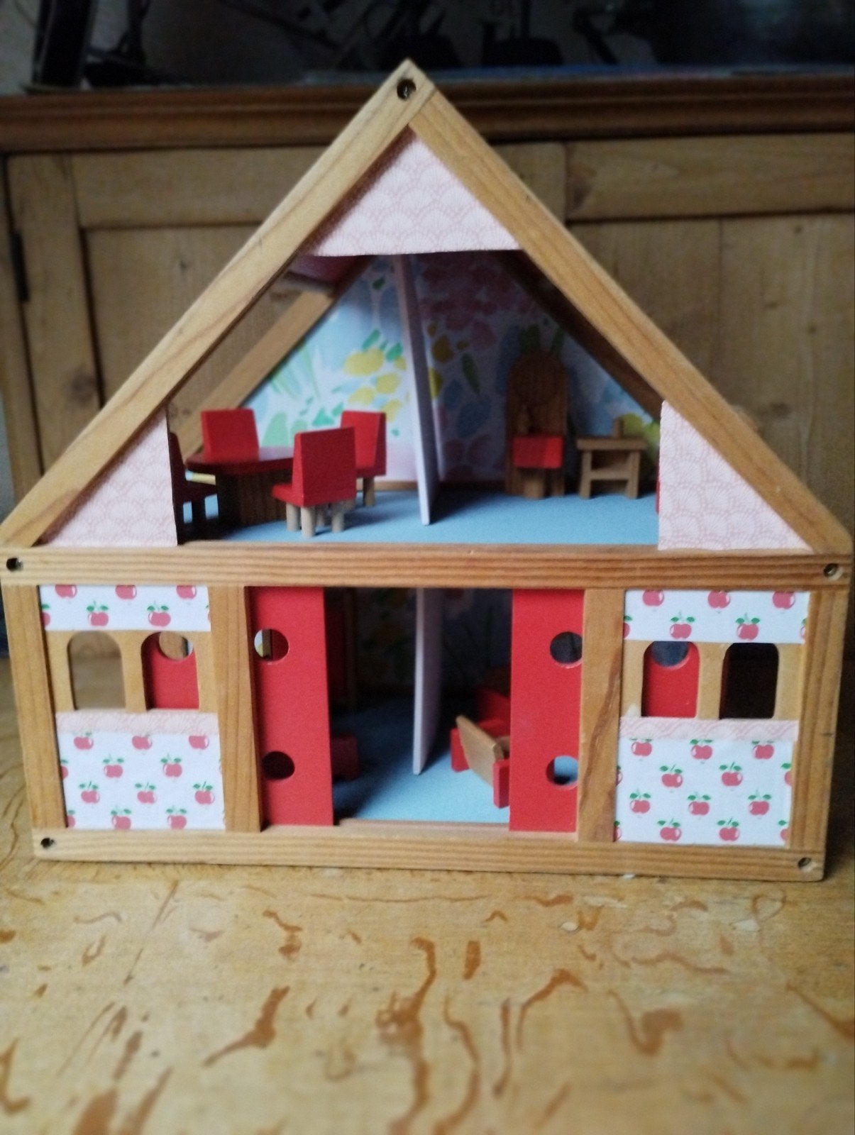 Houten poppenhuis met meubeltjes, Kinderen en Baby's, Ophalen, Poppenhuis
