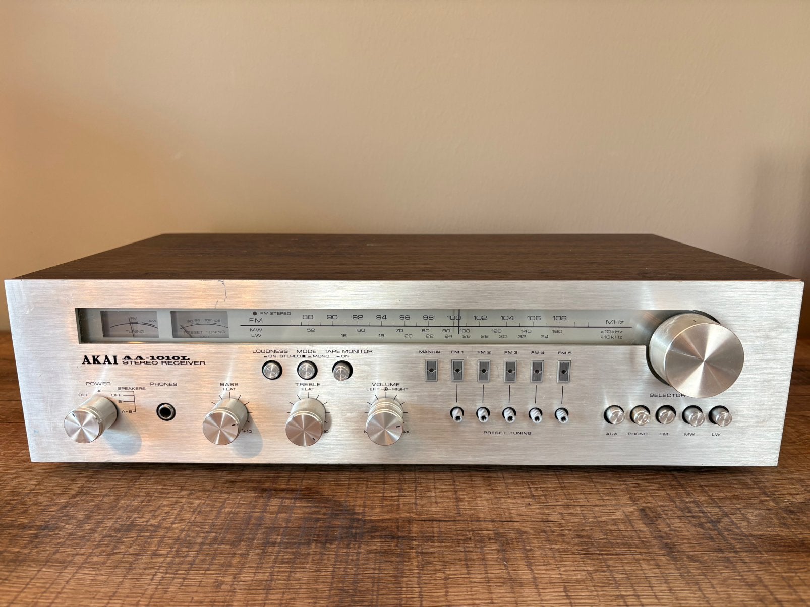Amplificateur récepteur stéréo AKAI AA-1010 L FM/AM vintage, Autres marques, Enlèvement, 120 watts ou plus, Stéréo