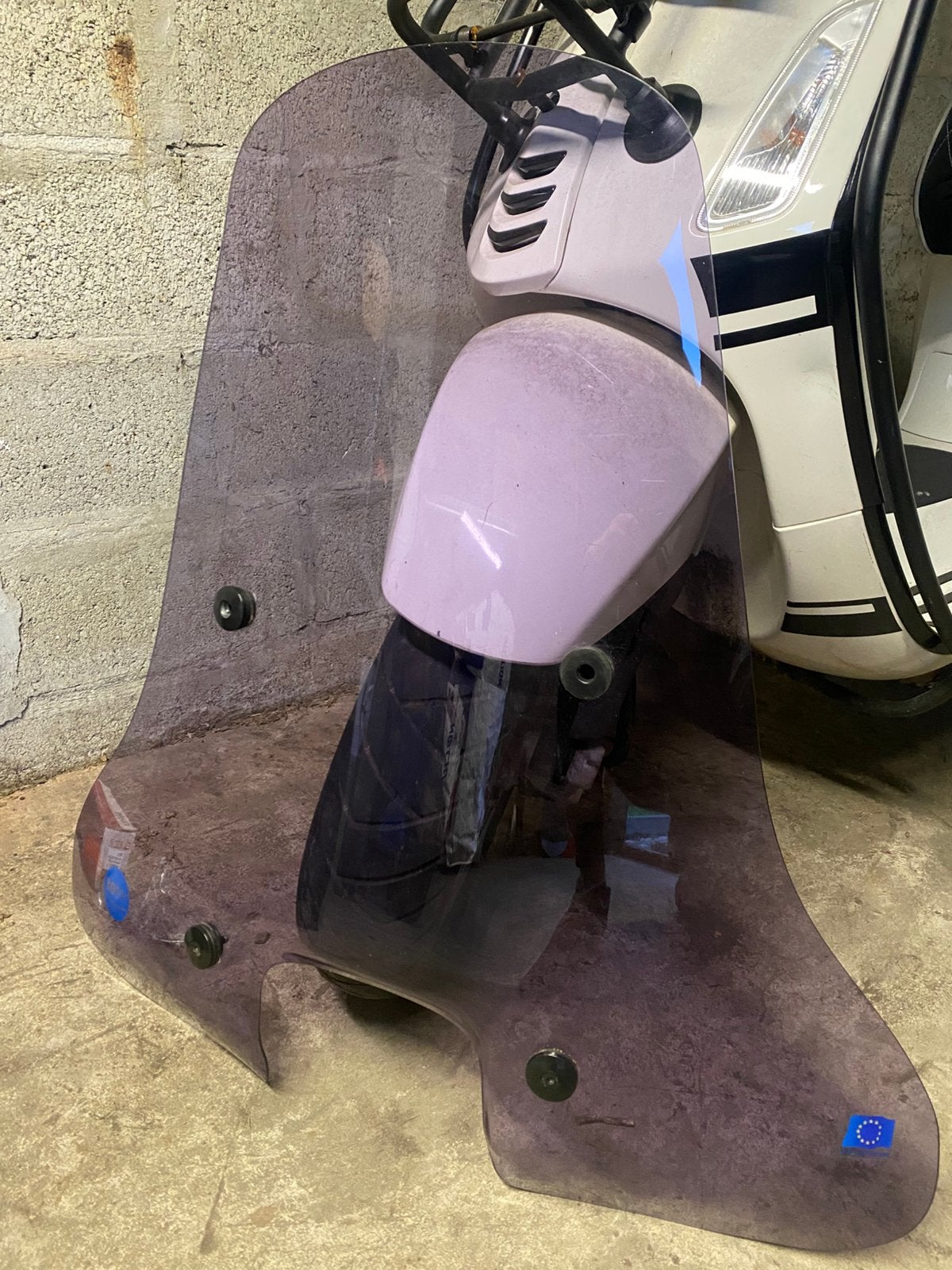 Pare-brise Vespa avec kit de montage, Vélos & Vélomoteurs, Pièces de cyclomoteur | Scooters, Enlèvement, Comme neuf, Vespa