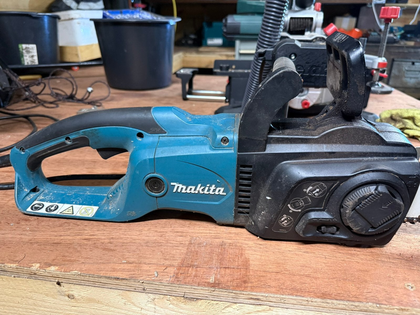 Makita kettingzaag 230v 2000W, Tuin en Terras, Ophalen, Zo goed als nieuw