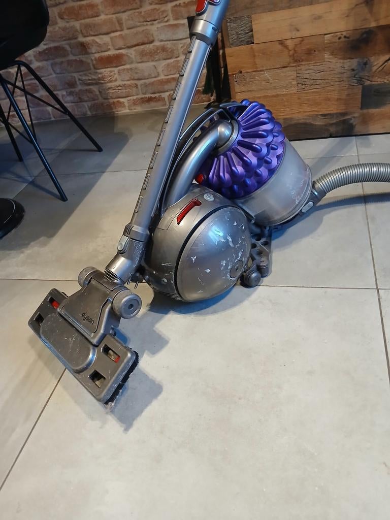 Aspirateur Dyson, Enlèvement, Aspirateur